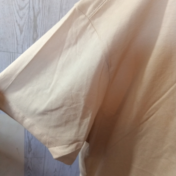 Hello Kitty by Samrio Tan Short Sleeve Graphic Print Tee Women's Size XXL NWT - Picture 5 of 9